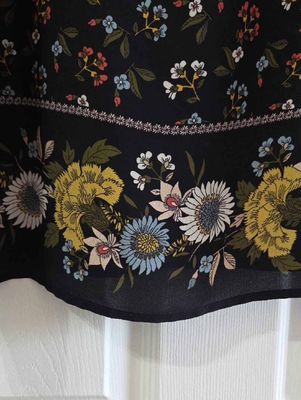 LOFT Navy Floral Sleeveless Top with Border Print, Size 16/XL - Picture 9 of 11